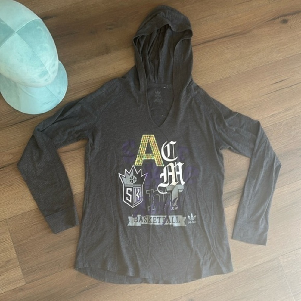 Adidas Sacramento kings sweater  ! Medium